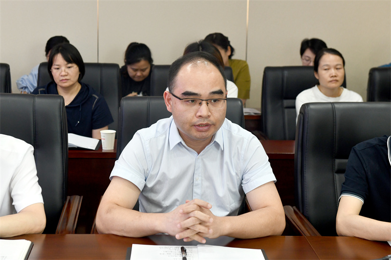 黄威表态发言.JPG