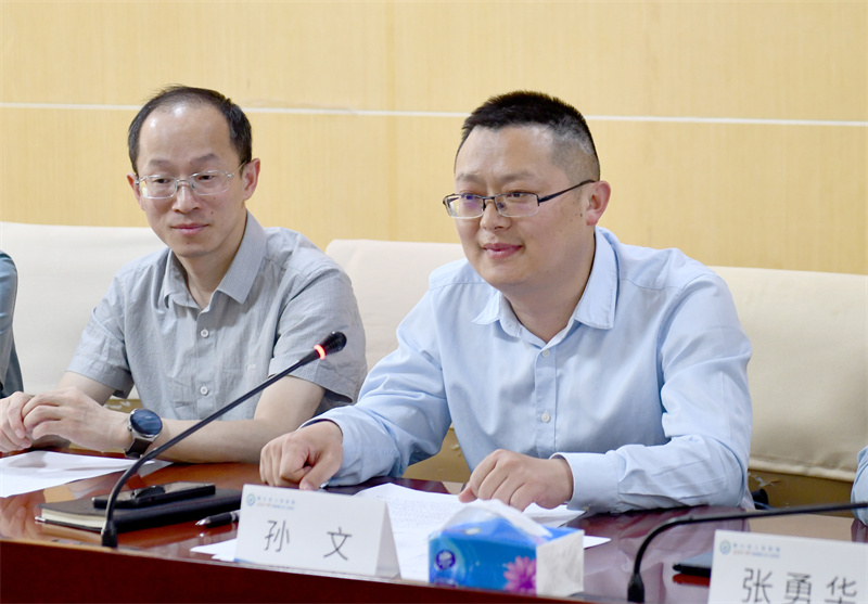 市卫健委医政医管科科长孙文讲话.JPG